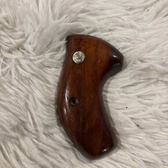 NOS Smith & Wesson Target Round Butt Grips - Picture 5 of 5